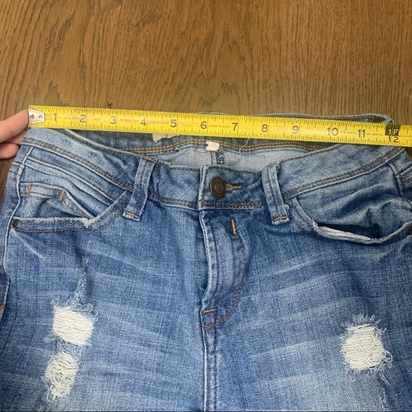 I&M- blue slightly ripped premium jeans mid rise - Picture 3 of 6